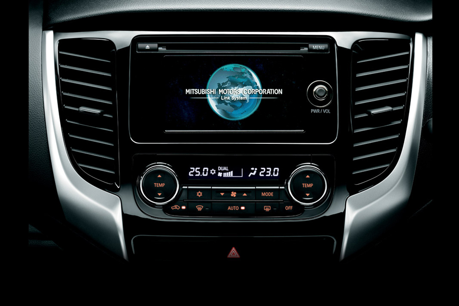 Nội thất Mitsubishi Pajero Sport - Hình 7 Nội thất Mitsubishi Pajero Sport - Hình 7
