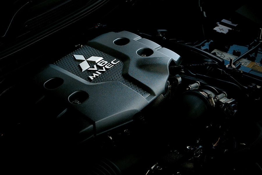 Vận hành Mitsubishi Pajero Sport - Hình 2 Vận hành Mitsubishi Pajero - Hình 2